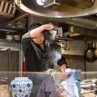 旬の魚介や食材を、囲炉裏の炉端で原始焼き♪