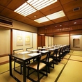 50名様以上の大人数でご利用いただけます。ホテルの1階という便利な立地を活かし、会社全体のご宴会や結婚式の二次会、同窓会後の懇親会など、大規模なイベントに最適です。熟練の職人による本格的な日本料理と、行き届いたサービスで、幹事様も安心のパーティーを。詳細はお気軽にお問合せください◎