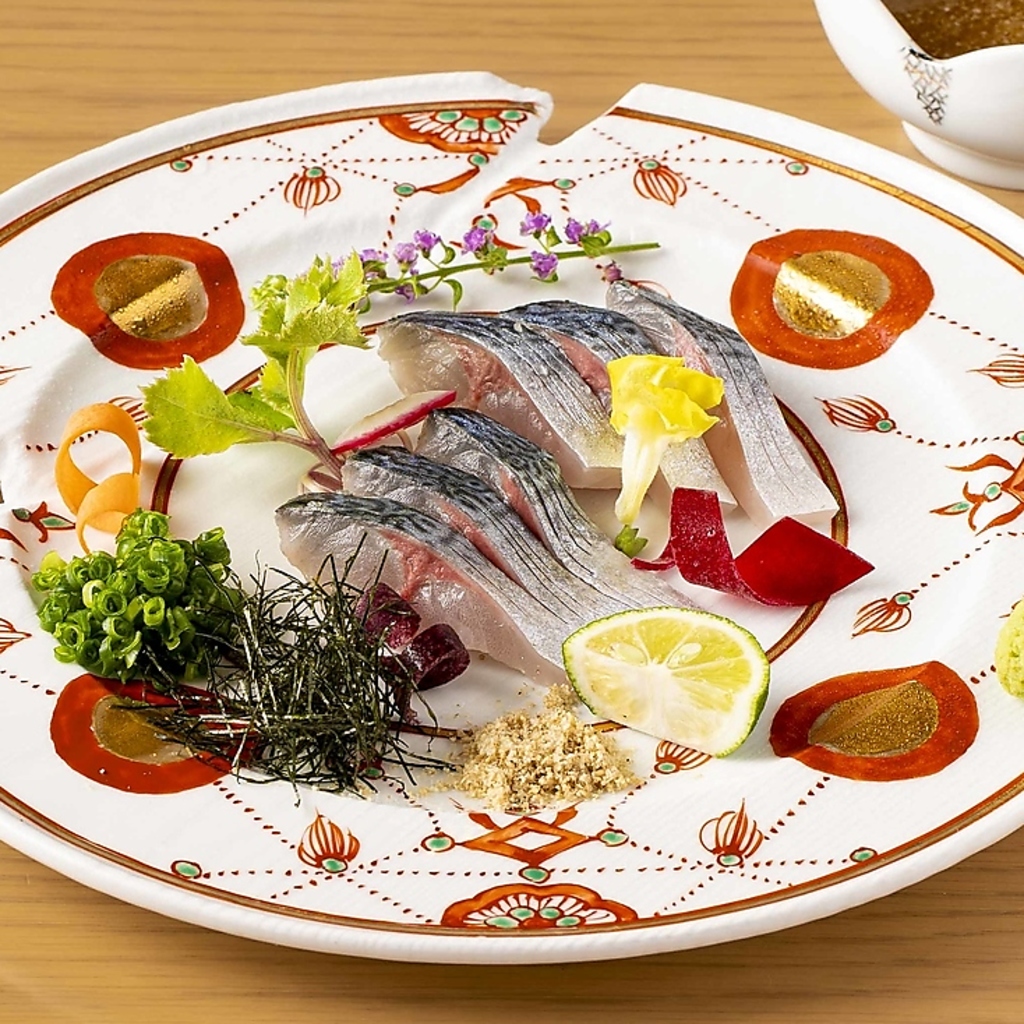 【博多ごまさば】博多名物といえばこちらも。新鮮な鯖と自家製の甘辛いごまだれで。