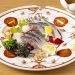 【博多ごまさば】博多名物といえばこちらも。新鮮な鯖と自家製の甘辛いごまだれで。