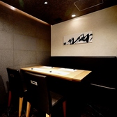 当店は扉付き個室をご用意しております。2名様~団体様までご利用できるお席です。ワンランク上の個室空間となっておりますので近隣の方々には大変人気のお席となっております。和モダンで落ち着いた雰囲気の個室で旬の和食料理と和牛をご堪能ください。宴会、飲み会、接待、二次会に是非ご利用ください!