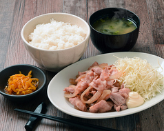 豚バラ生姜焼き定食！780円