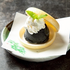 黒バニラアイスクリーム