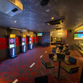 B GARAGE ビーガレージ 梅田茶屋町店の雰囲気1