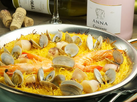 スペイン料理とスペインワインでお楽しみください！