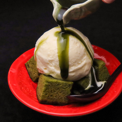 濃厚抹茶ソースのバニラアイス