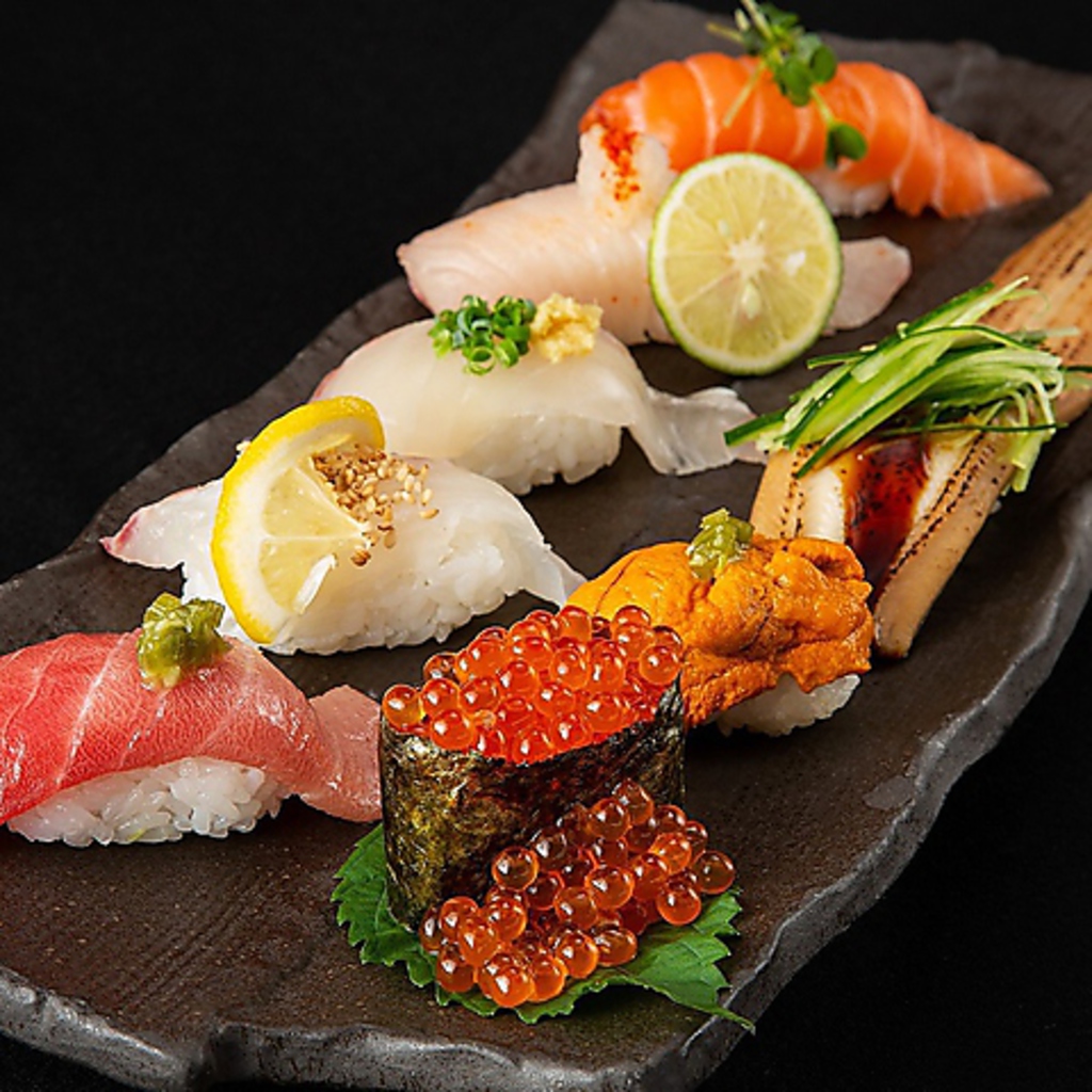 特選寿司盛り合わせ！職人が丁寧に仕上げる寿司はさかな市場の名物！