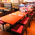 大小様々なグループも安心のテーブル席