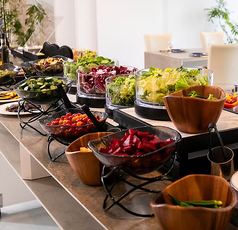 サラダバーも充実