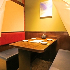 個室は2名様～ご用意！周りに気兼ねなくお寛ぎ頂けるよう少人数様からご利用いただける個室や、団体様でのご宴会におすすめなお席など、お客様にとって最適なお席をご用意しております。居酒屋で宴会をするなら当店で決まり！