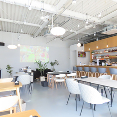 当店の貸切利用は1組6万円でご利用いただくことができます。ご予約の際はご利用日の3日前にお電話でお問い合わせください。