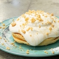 料理メニュー写真 ホワイトマカダミアナッツパンケーキ