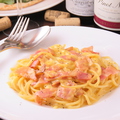 料理メニュー写真 カルボナーラのスパゲティ