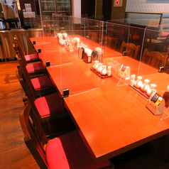 テーブル型のカウンター席