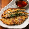 料理メニュー写真&nbsp;魚介とケールのチヂミ