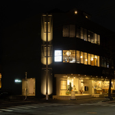 カフェ文化が息づく問屋町の角地。夜の街に温かく灯るビルの2階へ一歩足を踏み入れれば、そこは本場の活気あふれる空間です♪情緒豊かな景色を眺めながら、心温まる本格的な韓国料理を皆で囲みませんか？