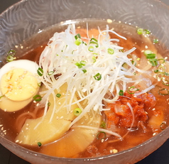冷麺（自家製スープ）・温麺（醤油ベースのあっさり味）・ユッケジャン麺・テグタン麺・コムタン麺