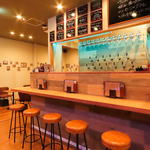 居心地抜群のお洒落な店内♪ふらっとお一人様でも立ち寄りやすい雰囲気です！サク飲みにもピッタリ♪