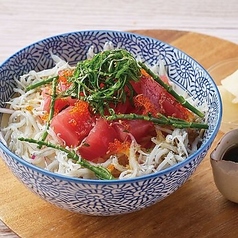 マグロと釜揚げシラスのポキ丼