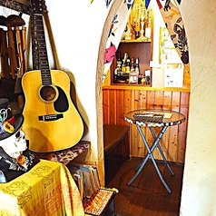 2名様でご利用いただける半個室完備しております♪お子様と一緒にご来店の場合は一緒にお席にお座りいただける可能性があるため、お問合せお願いします！