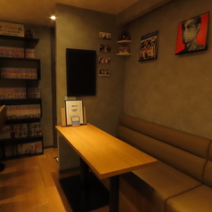 座り心地の良いソファーで、お酒と空間をゆったりお楽しみいただけます。