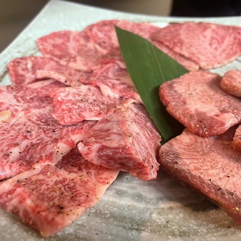 芝浦から仕入れた国産和牛Ａ５ランク使用！素材にこだわった食材を低価格で提供