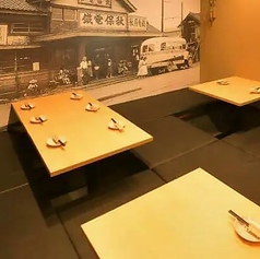【掘りごたつ席(2名様×2卓・5名様×1卓／最大10名様まで)】貸切可能(8名様～12名様)8名様以上で貸切も可能◎貸切時は最大12名様までご利用いただけます。フルフラットの空間は、まったり過ごしたい女子会や同期会などにぴったり。広い空間なので、閉塞感なくお過ごしいただけます。