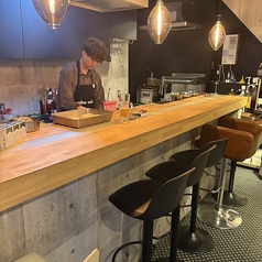 国分町エリアに位置し、駅からのアクセスも良好な当店はお仕事帰りの一杯に最適です! 豊富なカクテルやビールを片手に、サクッと手軽に本格アメリカンダイナーの空気を味わえます。 翌3時まで営業しているので遅い時間でも安心です◎
