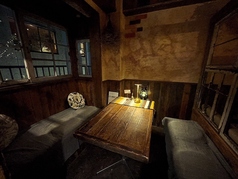 ２名から４名様までゆったり出来る半個室です。