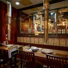 ソファー席は4名席と2名席をご用意♪結合し、最大7名までご着席いただけます！