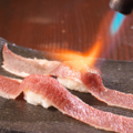 料理メニュー写真 神戸牛の炙り肉寿司　一貫