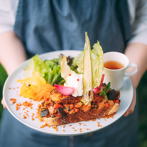 旬の野菜をたっぷり使った、ひとくちの驚きと喜びが日常を彩る、カフェ＆レストラン