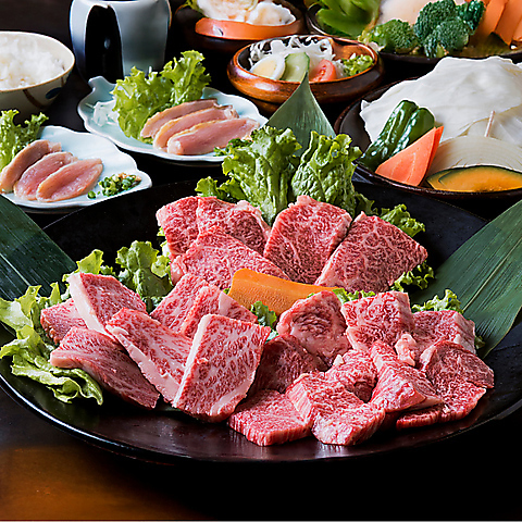 肉のプロが目利きをして仕入れる最高級のA5ランク黒毛和牛。食べ放題もご用意♪