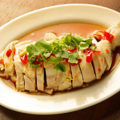 料理メニュー写真&nbsp;よだれ鶏/鶏のもも肉を丸々1本使ったジューシー蒸し鶏