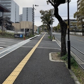 【提携駐車場へのご案内】ビタレーザキッチン津雲台店まで着きましたら、黒い建物（１階がビタレーザキッチンです）の手前の「来院用・来客用駐車場」看板を左折してください。※ファミリーマート前の駐車場は提携駐車場ではございませんのでご注意ください！