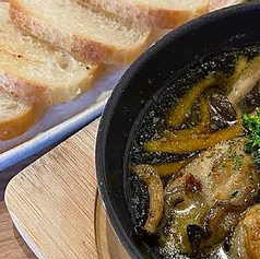 牡蠣とキノコのアヒージョ