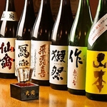 【季節のおすすめ日本酒】 利き酒師が試飲会を訪ね、鮮魚に合う辛口を中心に揃えています