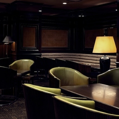 複数名様でもゆったりお過ごしいただけるよう、ソファー席をご用意しております。