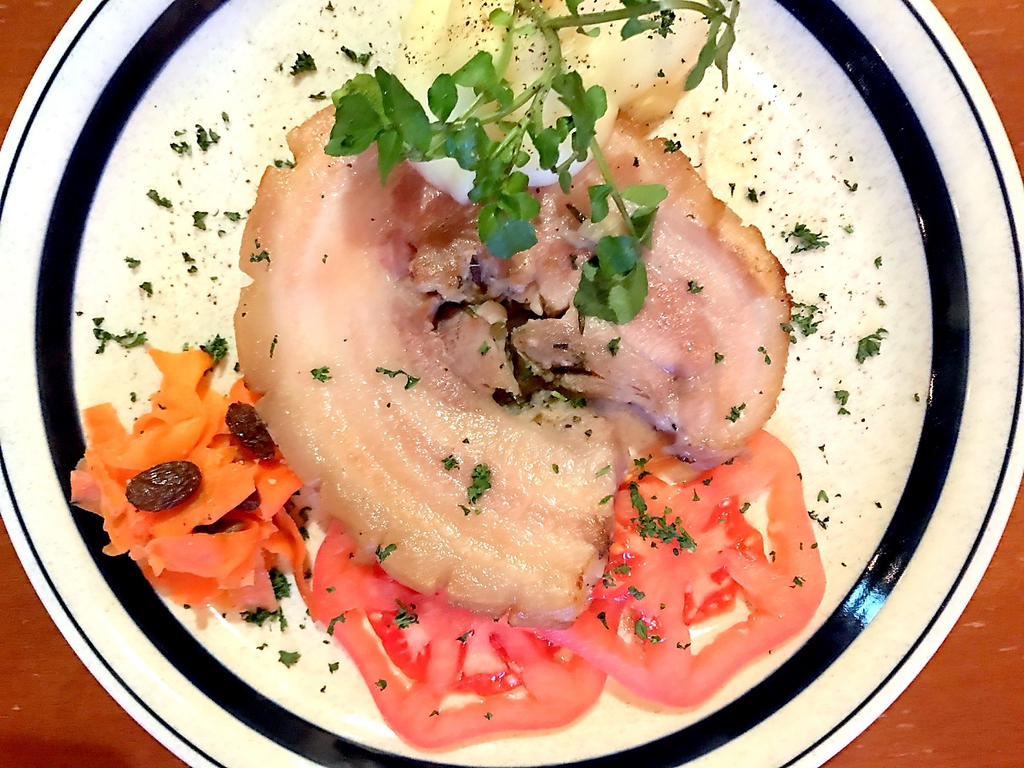 当店イチオシ!!特産の信州吟醸豚を使用した豊富なメニューはブルックリンラガーとの相性も◎