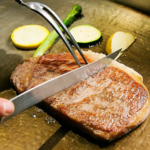 ジューシーで口の中でとろける肉質が楽しめる一皿。程よい焼き加減で、満足感が広がる時間です