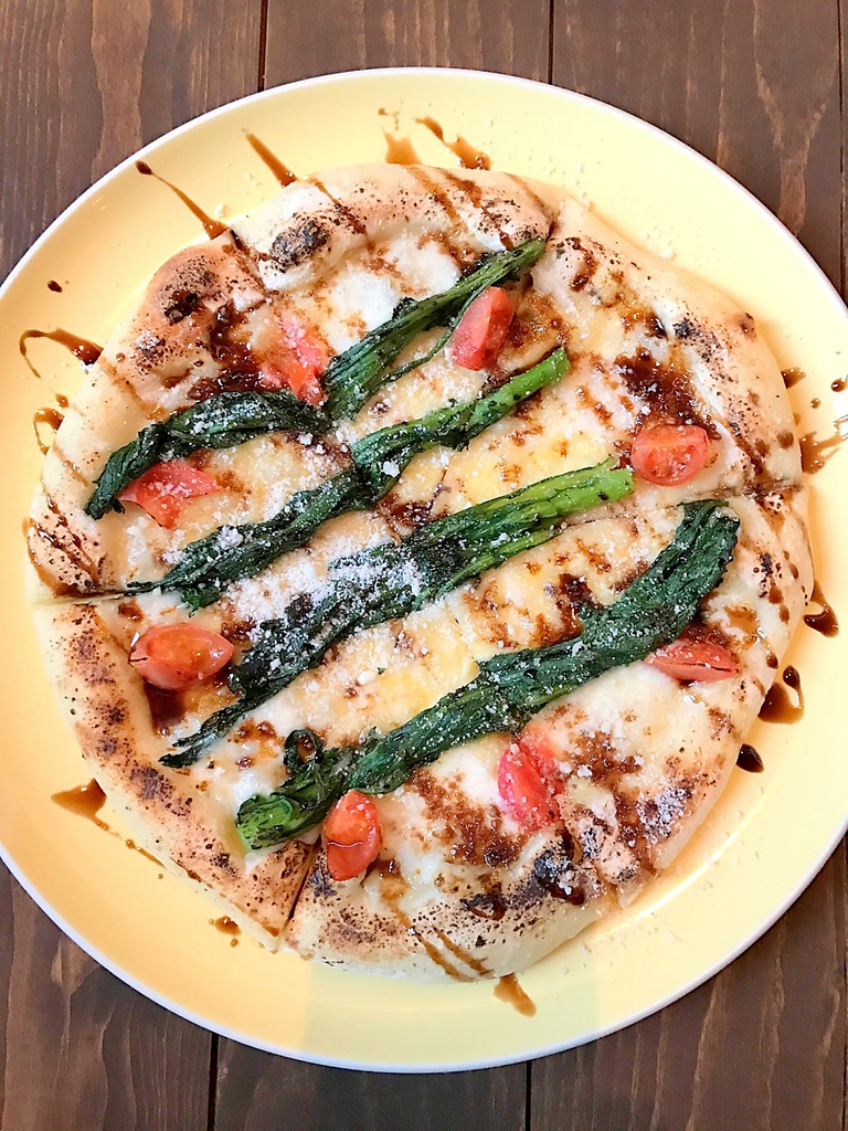 ピザメニュー人気No.1！信州産野沢菜とシラスのピザ。CHILLに来たら、押さえておきたい逸品！