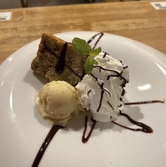 自家製米粉のシフォンケーキ　アイス添え