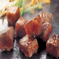 厳選素材の旨味を引き出す極厚鉄板で焼き上げる絶品料理