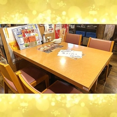【チキン酒場 光】広々6名テーブルは4卓ご用意しております。