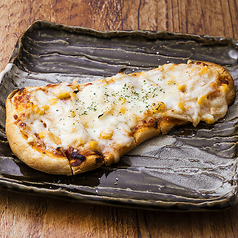 トリプルチーズのナンピザ