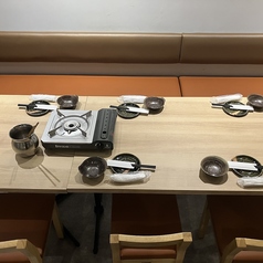 【落ち着いた和の雰囲気】少人数～大人数まで、人数に合わせてご利用が可能です。ゆったりとしたひとときを過ごせる特別な空間です。友達や同僚との飲み会や接待、合コンにおすすめ！みんなでワイワイたくさん飲んで食べて盛り上がりましょう！