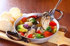 瀬戸内の冬の味覚。大粒牡蠣の熱々アヒージョ