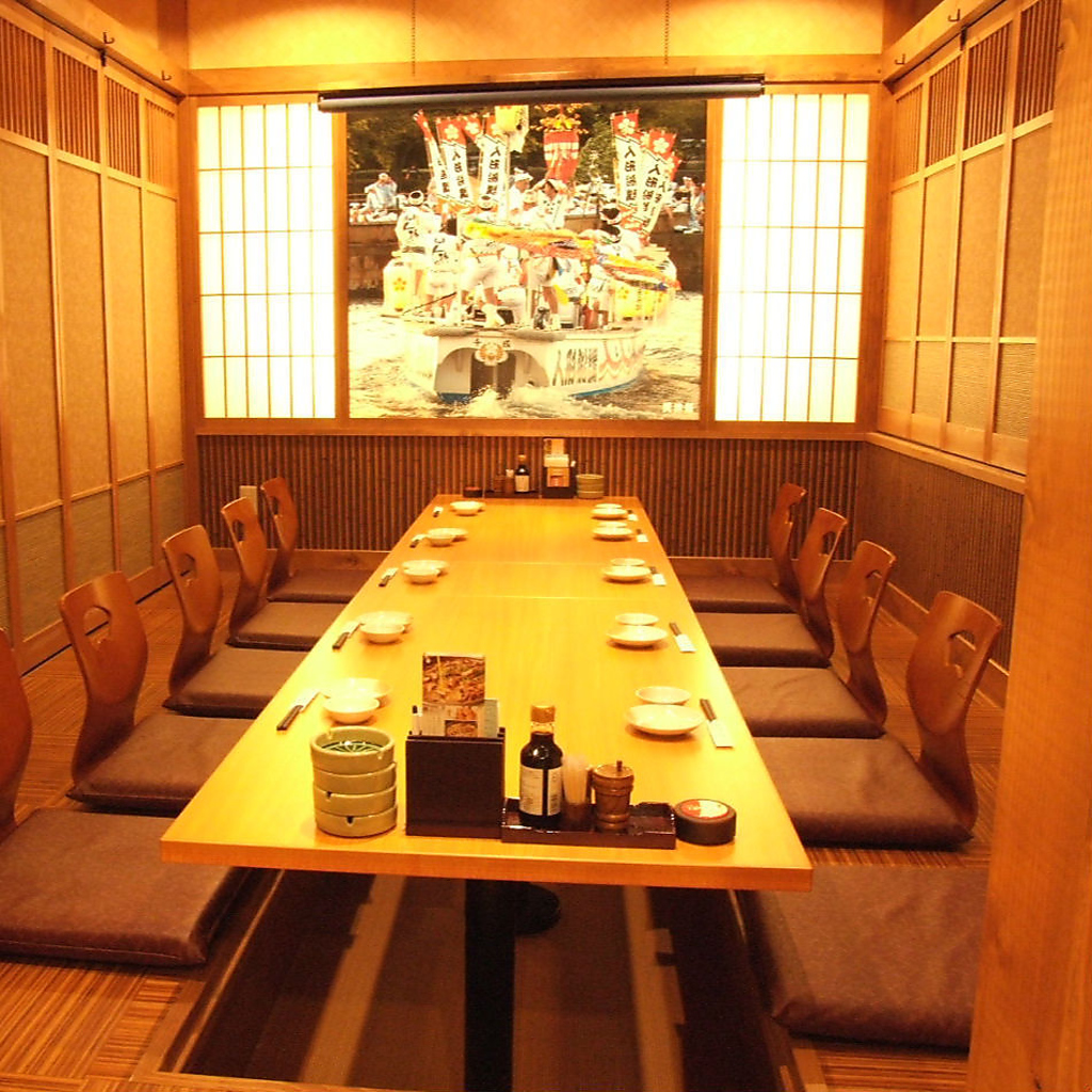 掘りごたつ個室は10～20名様の中宴会もＯＫ！！お得な[飲放]付コースで美味しい料理とお酒で宴会！