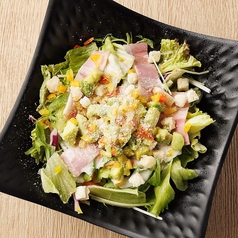 ベーコンとアボガドのシーザーサラダ