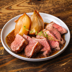 やわらかラム肉のステーキ シャリアピンマスタードソース